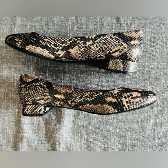Easy Spirit Taupe Snake Print Vegan Flats Size 12 EUC LIKE NEW - Picture 5 of 12